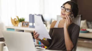 femme préparant le financement de son entreprise